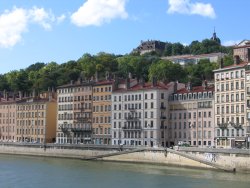 quais de Lyon chambres d'hôtes relais du bac Vertrieu Crémieu Lagnieu