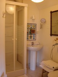 salle d'eau chambres hotes relais du bac chambres d'hôtes relais du bac Vertrieu Crémieu Lagnieu
