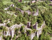 Vue aérienne de Crémieu chambres d'hôtes relais du bac Vertrieu Crémieu Lagnieu