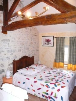 chambre du gite du Bac entre Crmieu et plaine de l'Ain