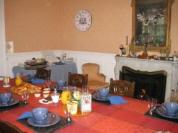 la salle à manger chambres d'hotes relais du bac Vertrieu Cremieu Lagnieu